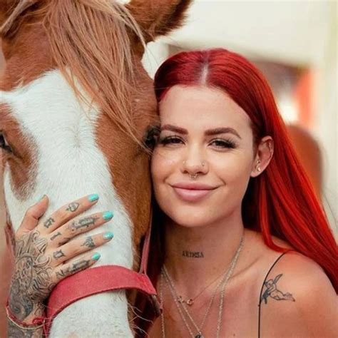 Animal Rights Influencer and OnlyFans Star Elena Larrea Dies of ...